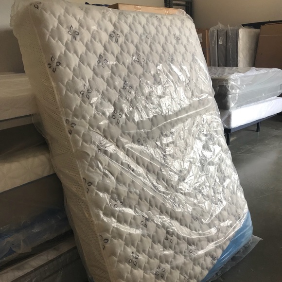 Brand New Woodhearth Pillow Top Queen Mattress - Picture 1 of 3